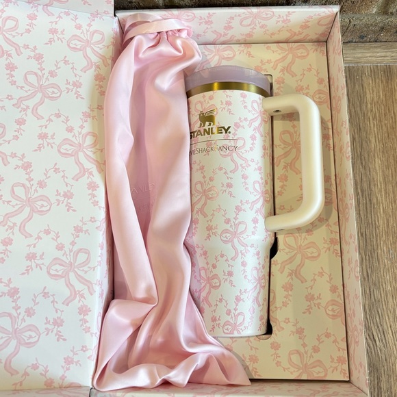 Stanley x LoveShackFancy Tumbler 30 Oz In Coquette Bow Chantilly Like New - Picture 13 of 13